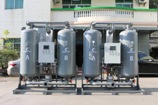 鼓風(fēng)熱吸附式干燥機(jī)，大型機(jī)器出貨現(xiàn)場(chǎng)
